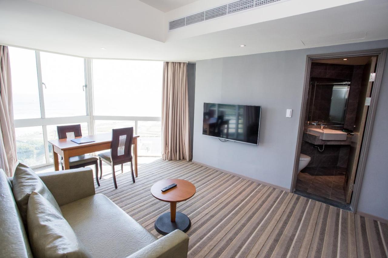 Ct Green Bay Hot-Spring Hotel Wanli District Exterior photo